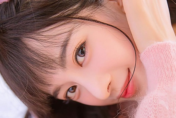 手作工作室主理人直播展示陶艺制作
